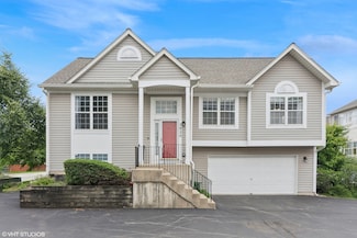 2820 Shelly Ln, Aurora, IL 60504
