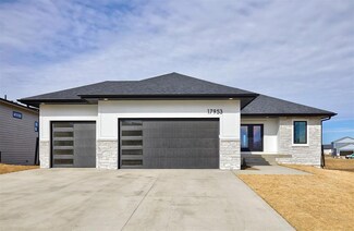 17953 Tanglewood Dr, Clive, IA 50325