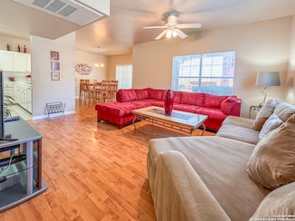52 Chapel Hill Cir, San Antonio, TX 78240