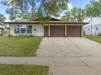 1932 2nd Ave SW, Minot, ND 58701