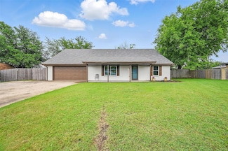 9813 Bancroft Dr, Benbrook, TX 76126