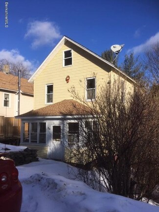 25 William St, Chester, MA 01011