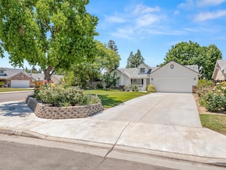 6185 N Milburn Ave, Fresno, CA 93722
