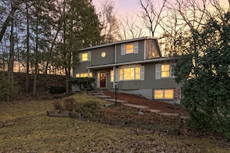 7 Fairhaven Rd, Nashua, NH 03060