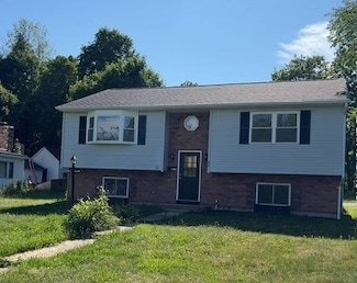 22 Woodlawn St, Winchendon, MA 01475