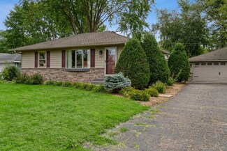 4256 Diamond Dr, Saint Paul, MN 55122