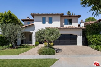 15451 Varden St, Sherman Oaks, CA 91403