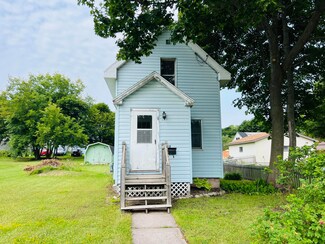 1112 John St, Sault Sainte Marie, MI 49783