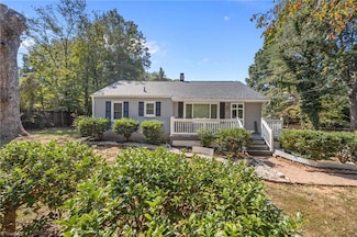 5807 Woodcliff Dr, Greensboro, NC 27410