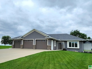 2051 Riviera Rd, Sioux Center, IA 51250