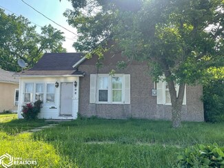 808 S Clinton St, Albia, IA 52531