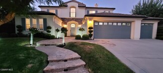 5321 Moonshadow St, Simi Valley, CA 93063