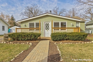 27630 N Hickory St, Island Lake, IL 60042