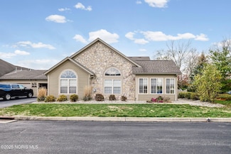 7712 E Watermark Dr, Findlay, OH 45840