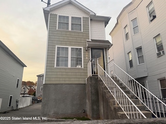 338 van Duzer St, Staten Island, NY 10304