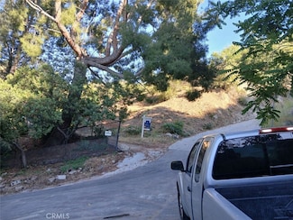 9739 Oak Bend Dr, Los Angeles, CA 91042