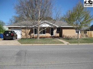 210 S Park St, Pretty Prairie, KS 67570
