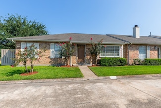 1032 Sunmeadow Dr, Beaumont, TX 77706