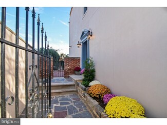 2507 Naudain St, Philadelphia, PA 19146