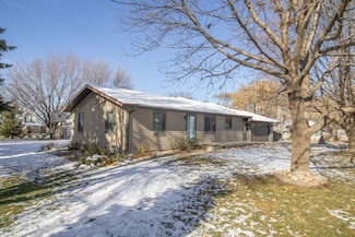 409 6th Ave, Doon, IA 51235