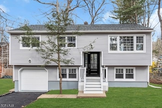20 Stony Brook Rd, Stanhope, NJ 07874