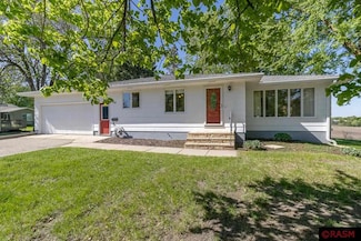 468 468 E Washington St, Le Center, MN 56057