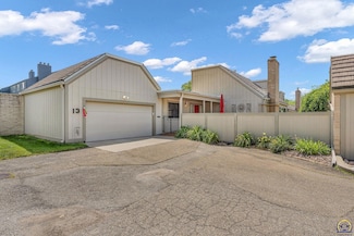 13 SW Pepper Tree Ln, Topeka, KS 66611