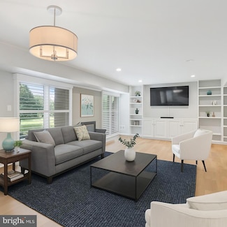 5 Wimpole Ct, Cockeysville, MD 21030