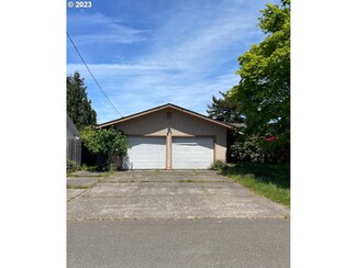2940 Ridgeway Dr, Reedsport, OR 97467