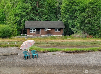 730 E North Bay Rd, Allyn, WA 98524