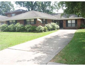 8816 Darby Ln, New Orleans, LA 70123