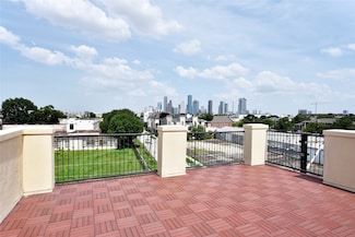 1100 Lakin St, Houston, TX 77007