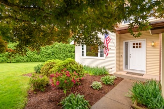 66 Patriot Ln, Manchester, CT 06040