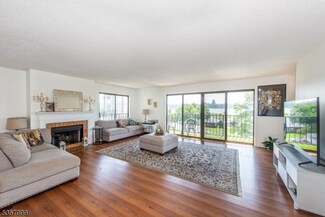 1150 River Rd Unit PHJ, Edgewater, NJ 07020