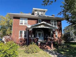 611 W Main St, Staunton, IL 62088