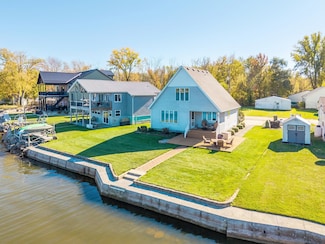 94 W Waldron Lake Dr, Wawaka, IN 46794