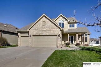 8617 S 99th Cir, La Vista, NE 68128