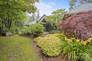 168 Overlook Dr, Flat Rock, NC 28731