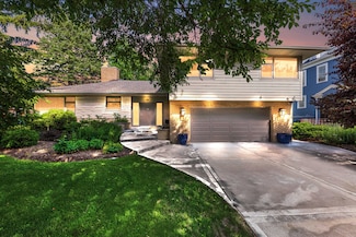 191 Michaux Rd, Riverside, IL 60546