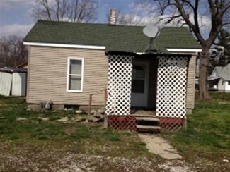 106 E 1st St, Freelandville, IN 47535