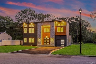 26 Tremont Ave, Patchogue, NY 11772