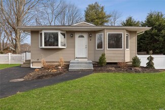 5 Ashland St, Mount Sinai, NY 11766