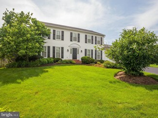 13128 Bradley Farm Dr, Herndon, VA 20171