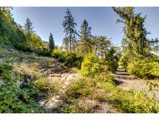 2100 Eaton Dr, Eugene, OR 97403