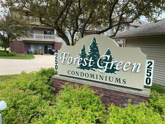 250 Cimarron Dr Unit 104, Hiawatha, IA 52233