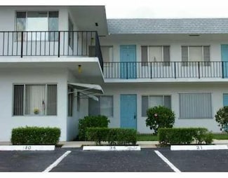 2880 Lake Osborne Dr Unit 104, Lake Worth Beach, FL 33461