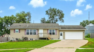 219 Taylor Dr, Lone Tree, IA 52755