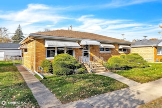 7528 Kenneth Ave, Skokie, IL 60076