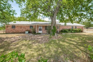 611 Hickory St, Rhome, TX 76078