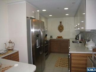 800 Palisade Ave Unit 802, Fort Lee, NJ 07024